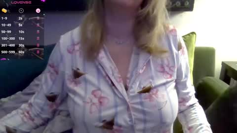 solesticia online show from March 25, 11:18 pm