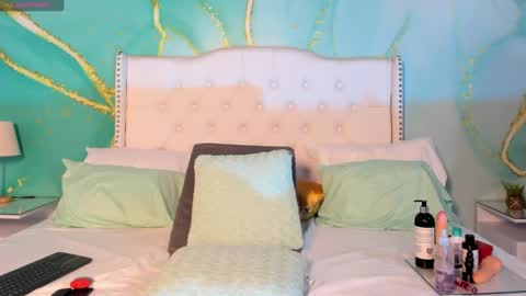 solwynne online show from September 16, 11:02 pm