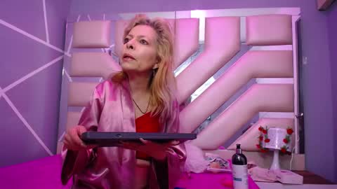     SOPHIA      online show from February 25, 7:49 pm