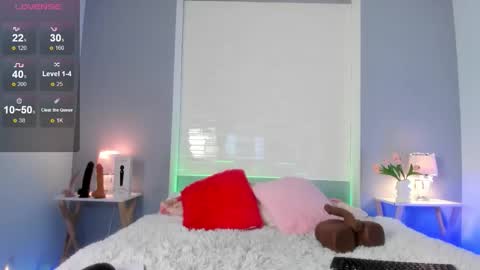  S O P H I A  online show from November 6, 12:11 pm