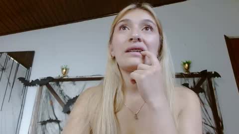 Snapshot of sophiaalee chatting on October 24, 11:45 pm SophiaLee online show from October 24, 11:45 pm