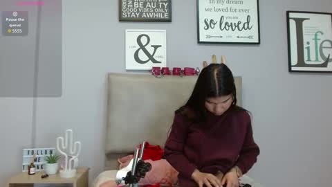 Sophia Bedford online show from December 18, 1:27 pm