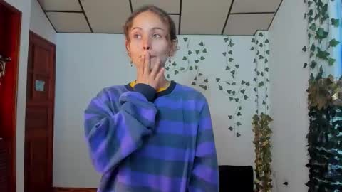 sophiamiller6 online show from April 7, 12:51 pm