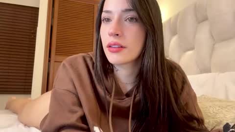 sophiarommie online show from February 16, 4:01 am