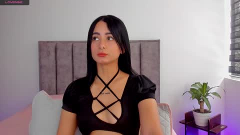 Snapshot of sophie_001 chatting on February 28, 8:18 pm  Sophie  online show from February 28, 8:18 pm