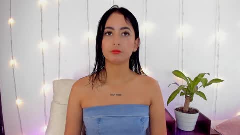 Snapshot of sophie_001 chatting on January 7, 7:06 pm  Sophie  online show from January 7, 7:06 pm