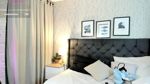 sophie__blare online show from April 11, 8:56 pm