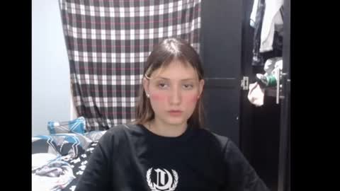 Snapshot of sophie_cutexx chatting on September 21, 7:45 pm sophie online show from September 21, 7:45 pm