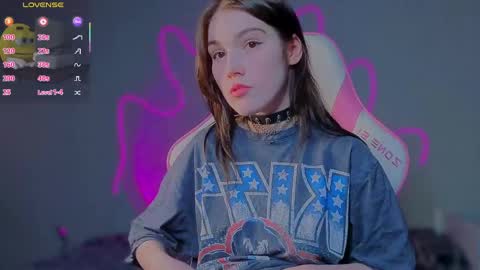 sophie_nomenal_ online show from May 8, 9:16 pm