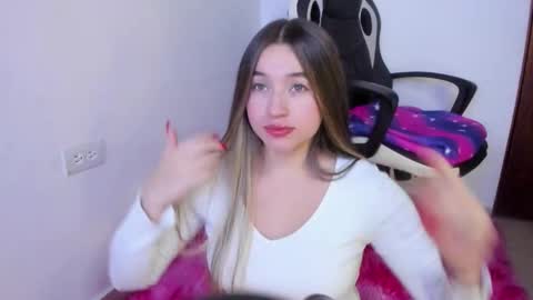 sophie_spencer1 online show from December 19, 2:05 am