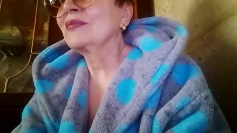 SophieBurnsX online show from April 30, 9:36 am