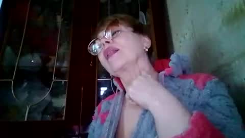 SophieBurnsX online show from May 6, 1:37 pm