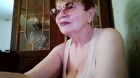 SophieBurnsX online show from May 27, 10:45 am