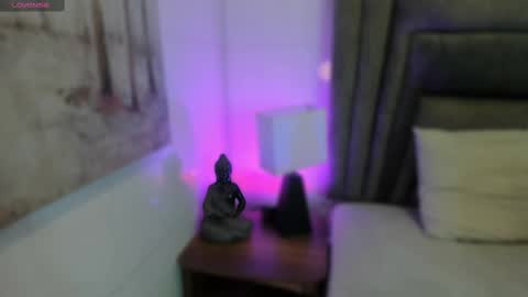 Snapshot of sophiee_smith chatting on March 11, 11:23 am Sophie online show from March 11, 11:23 am