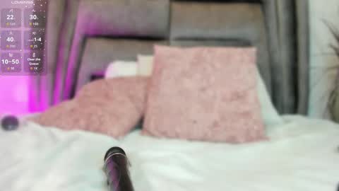Snapshot of sophiee_smith chatting on September 13, 2:03 pm Sophie online show from September 13, 2:03 pm