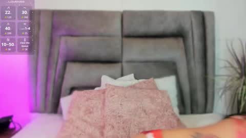 Snapshot of sophiee_smith chatting on October 19, 11:12 am Sophie online show from October 19, 11:12 am