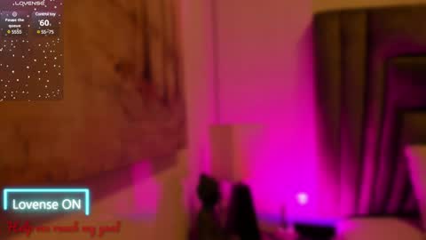 Snapshot of sophiee_smith chatting on February 8, 10:29 am Sophie online show from February 8, 10:29 am