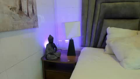 Snapshot of sophiee_smith chatting on February 26, 11:32 am Sophie online show from February 26, 11:32 am