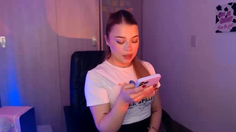 Sophie online show from June 7, 1:01 am
