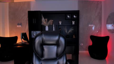 Sophie Houston online show from March 2, 4:45 am