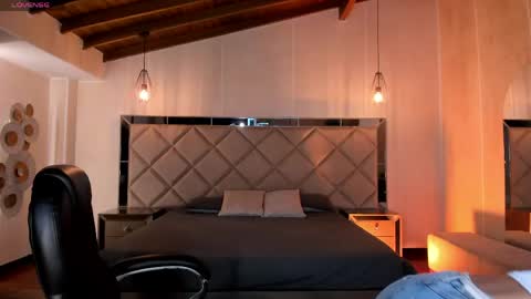 Sophie Houston online show from April 20, 4:04 am