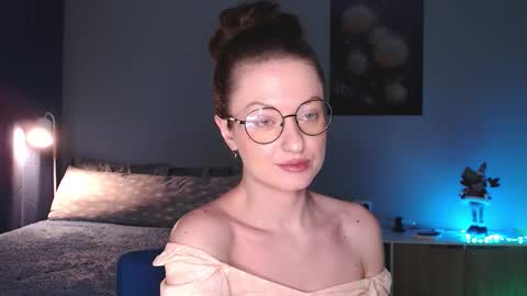 sophieleroux online show from December 13, 9:43 pm