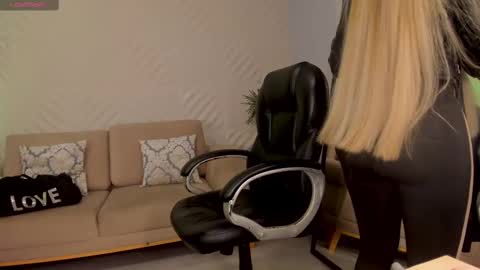 Snapshot of sophiepalmerx chatting on March 2, 12:47 pm Sophie Palmer online show from March 2, 12:47 pm