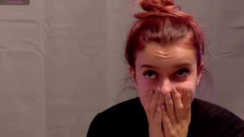 sophieraee online show from April 28, 4:33 pm