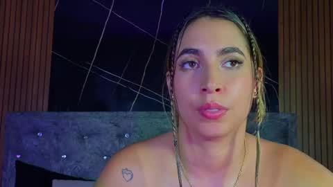 sophiexx__ online show from April 14, 5:57 pm