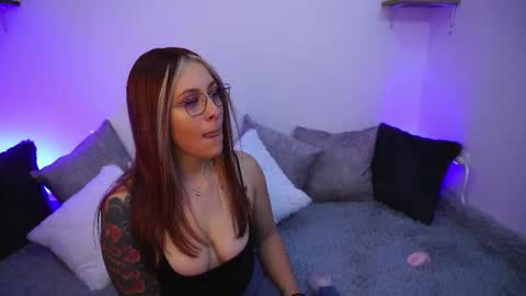 Snapshot of sophiiecums chatting on September 17, 12:25 pm Sophiie online show from September 17, 12:25 pm