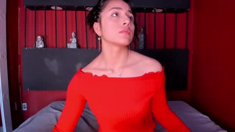 Snapshot of sophy_smilesweet chatting on February 12, 12:01 pm SOPHY ROGERS online show from February 12, 12:01 pm