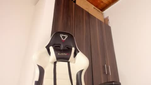 Yesi online show from March 8, 6:50 am