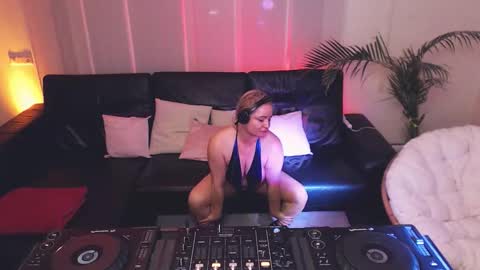 Spicy Marmelade  more than you expect online show from November 12, 10:30 pm