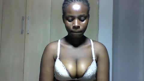 Snapshot of squiter_girlie chatting on October 17, 10:18 am Squiter online show from October 17, 10:18 am