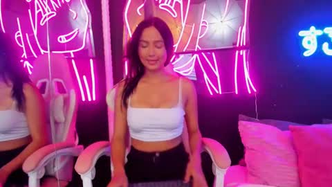 staarlightt online show from November 17, 9:59 pm