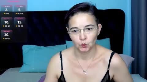 staceydarling online show from December 4, 9:44 am