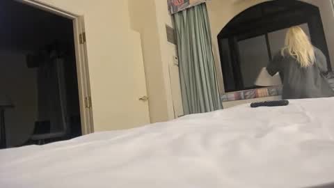 staciwilde online show from April 18, 4:26 am