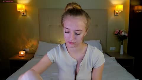 Stacy Mon Tue Wed Thu Fri Sun GMT GMT 3 1000am - 0400pm  online show from November 16, 9:00 am