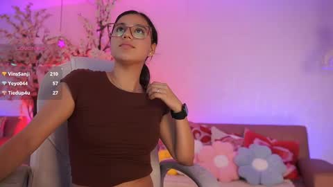 stacycooper_ online show from April 22, 7:33 pm