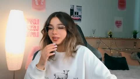 Sara online show from May 29, 1:20 pm