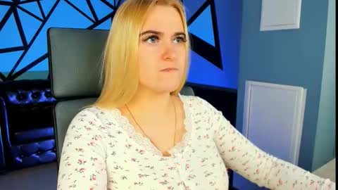 stef_nicks online show from February 21, 9:21 am