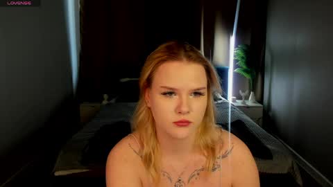 stella_morgan online show from May 11, 9:22 am