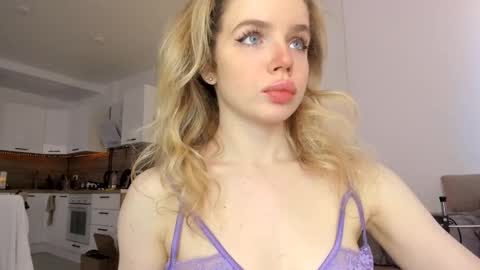 Snapshot of stella_vans chatting on February 26, 9:12 am Asella online show from February 26, 9:12 am