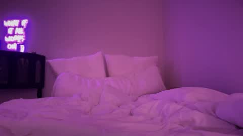 stellapearl online show from September 27, 8:49 pm