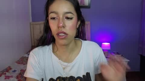 Stephania online show from May 8, 4:54 pm