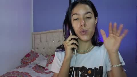 Stephania online show from May 11, 4:48 pm