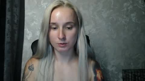 Snapshot of stephiepink chatting on September 25, 10:36 am Grace online show from September 25, 10:36 am