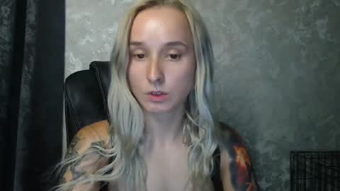 Snapshot of stephiepink chatting on October 5, 10:42 am Grace online show from October 5, 10:42 am