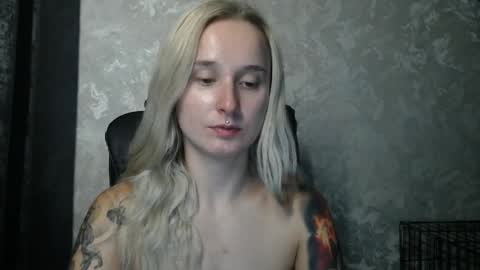 Snapshot of stephiepink chatting on October 9, 9:35 am Grace online show from October 9, 9:35 am