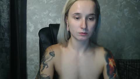 Snapshot of stephiepink chatting on October 23, 10:10 am Grace online show from October 23, 10:10 am